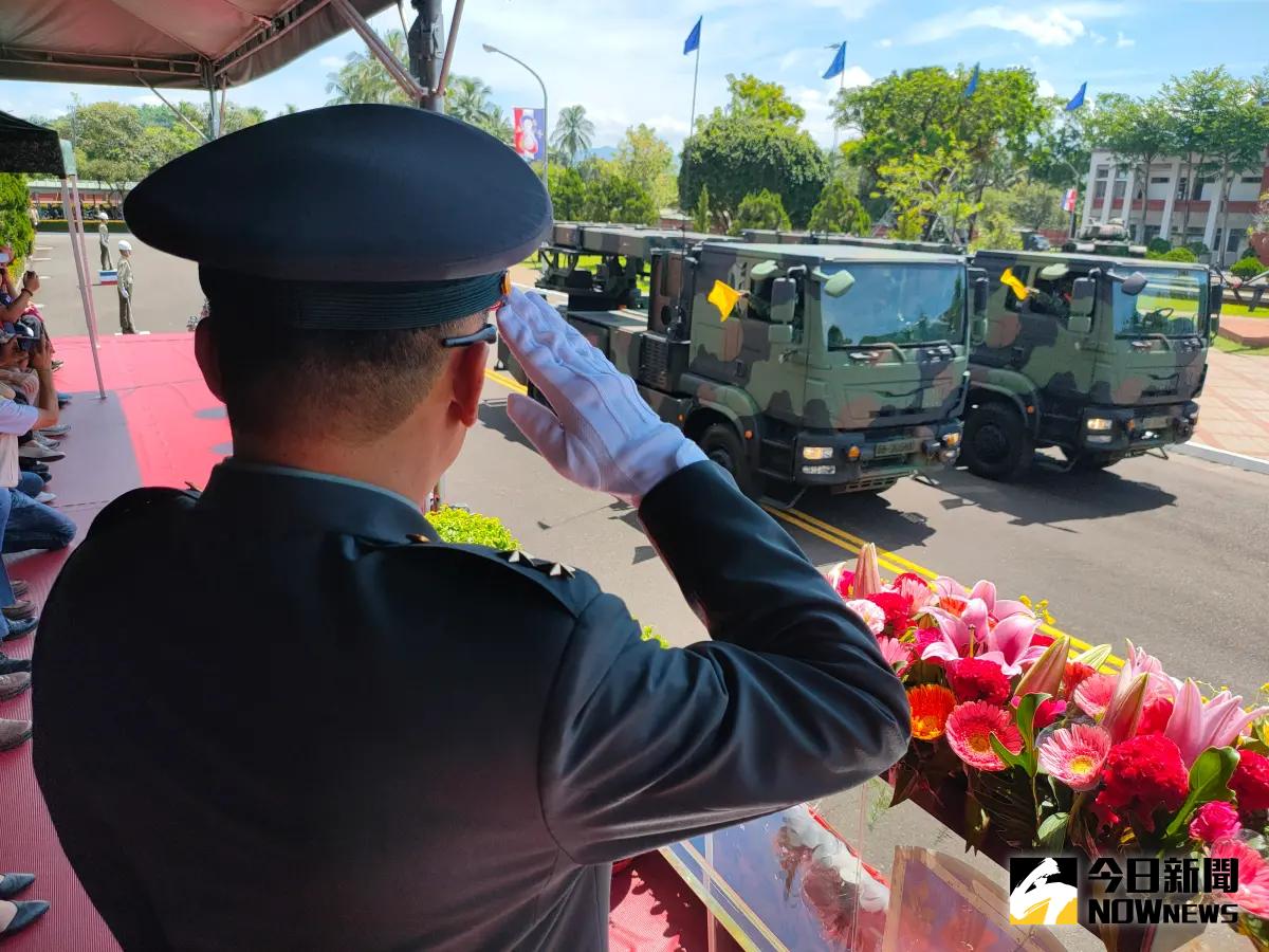 ▲8軍團45周年隊慶，由中將指揮官呂坤修校閱，國軍剛服役的天劍2型飛彈發射車也參與校閱。（圖／記者莊全成攝，2024.06.28）