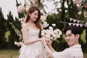 ▲藝人歐陽妮妮與張書豪穩定交往5年,在今(29)日驚喜宣布求婚成功,兩人共同透過社群發文表示:「Yes, we do.」整個畫面充滿浪漫與幸福感。(圖/歐陽妮妮IG) ▲藝人歐陽妮妮與張書豪穩定交往5年,在今(29)日驚喜宣布求婚成功,兩人共同透過社群發文表示:「Yes, we do.」整個畫面充滿浪漫與幸福感。(圖/歐陽妮妮IG)