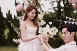 ▲藝人歐陽妮妮與張書豪在穩交5年後,終於在今(29)日驚喜宣布求婚成功,兩人一起透過社群發文「Yes, we do.」並曬出張書豪下跪爲歐陽妮妮戴上戒指的照片。(圖/歐陽妮妮IG) ▲藝人歐陽妮妮與張書豪在穩交5年後,終於在今(29)日驚喜宣布求婚成功,兩人一起透過社群發文「Yes, we do.」並曬出張書豪下跪爲歐陽妮妮戴上戒指的照片。(圖/歐陽妮妮IG)