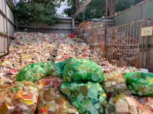 ▲彰化縣回收新制上路,將加強稽查紙容器(紙餐具)、塑膠薄片(塑膠杯蓋)等分類是否落實。(圖/彰化縣環保局提供) ▲彰化縣回收新制上路,將加強稽查紙容器(紙餐具)、塑膠薄片(塑膠杯蓋)等分類是否落實。(圖/彰化縣環保局提供)