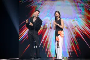 ▲鳳小岳頒獎時也跟A-Lin出現一樣的問題。(圖/台視提供) ▲鳳小岳頒獎時也跟A-Lin出現一樣的問題。(圖/台視提供)