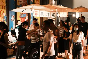▲2024金曲國語作業簿活動擴大舉辦,場外邀請知名下酒菜出攤滿足歌迷的期待。(圖/高流提供) ▲2024金曲國語作業簿活動擴大舉辦,場外邀請知名下酒菜出攤滿足歌迷的期待。(圖/高流提供)