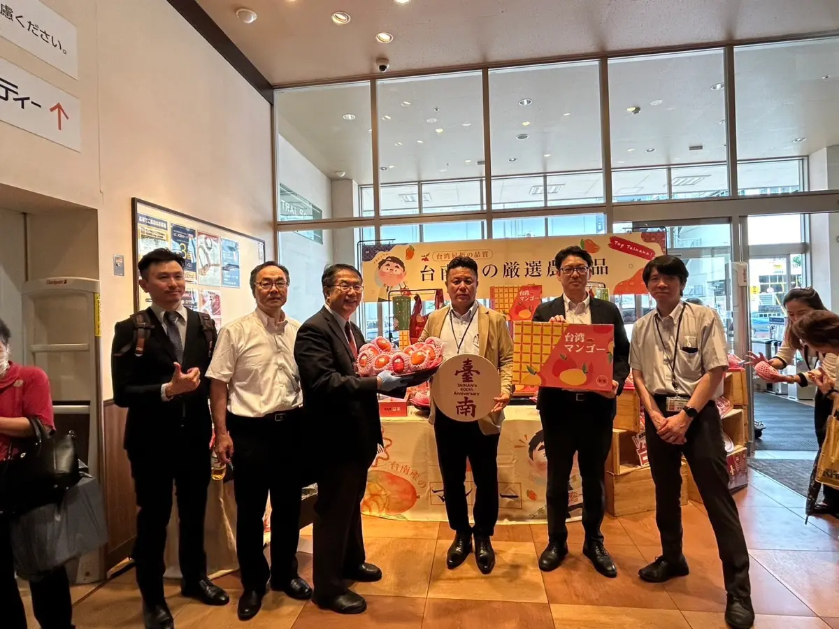 ▲繼日本關東、九州地區數家大型連鎖超市通路紛紛上架台南農特產後，黃偉哲力拚日本關西知名超市首度上架台南芒果熱賣。(圖／台南市政府提供)