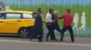 ▲2017年1月在台東火車站就曾發生計程車運將互毆的事件。(圖/翻攝爆料公社) ▲2017年1月在台東火車站就曾發生計程車運將互毆的事件。(圖/翻攝爆料公社)