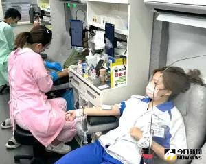 ▲產業園區管理局舉辦公益捐血活動,楠梓科技產業園區廠商鼓勵員工踴躍捐血。(圖/記者黃守作攝,2024.07.01) ▲產業園區管理局舉辦公益捐血活動,楠梓科技產業園區廠商鼓勵員工踴躍捐血。(圖/記者黃守作攝,2024.07.01)