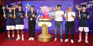安聯小將與貴賓合影。(圖/安聯提供) ▲安聯小將與貴賓合影。(圖/安聯提供)