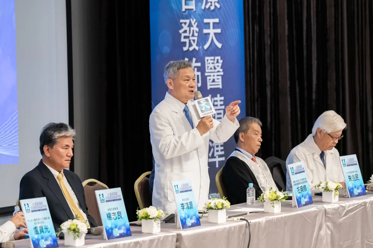 ▲長樺醫療集團總裁暨板橋國泰醫院院長駱長樺醫師領軍，天醫精準健康遠距醫療平台宣佈成立，具備關鍵核心專業醫護人員服務優勢。（圖／品牌提供）