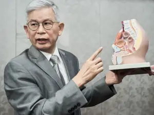 歐宴泉提醒,50歲以上男性應每半年至泌尿科進行檢查,以防攝護腺癌找上門。(圖/記者張志浩攝) ▲歐宴泉提醒,50歲以上男性應每半年至泌尿科進行檢查,以防攝護腺癌找上門。(圖/記者張志浩攝)