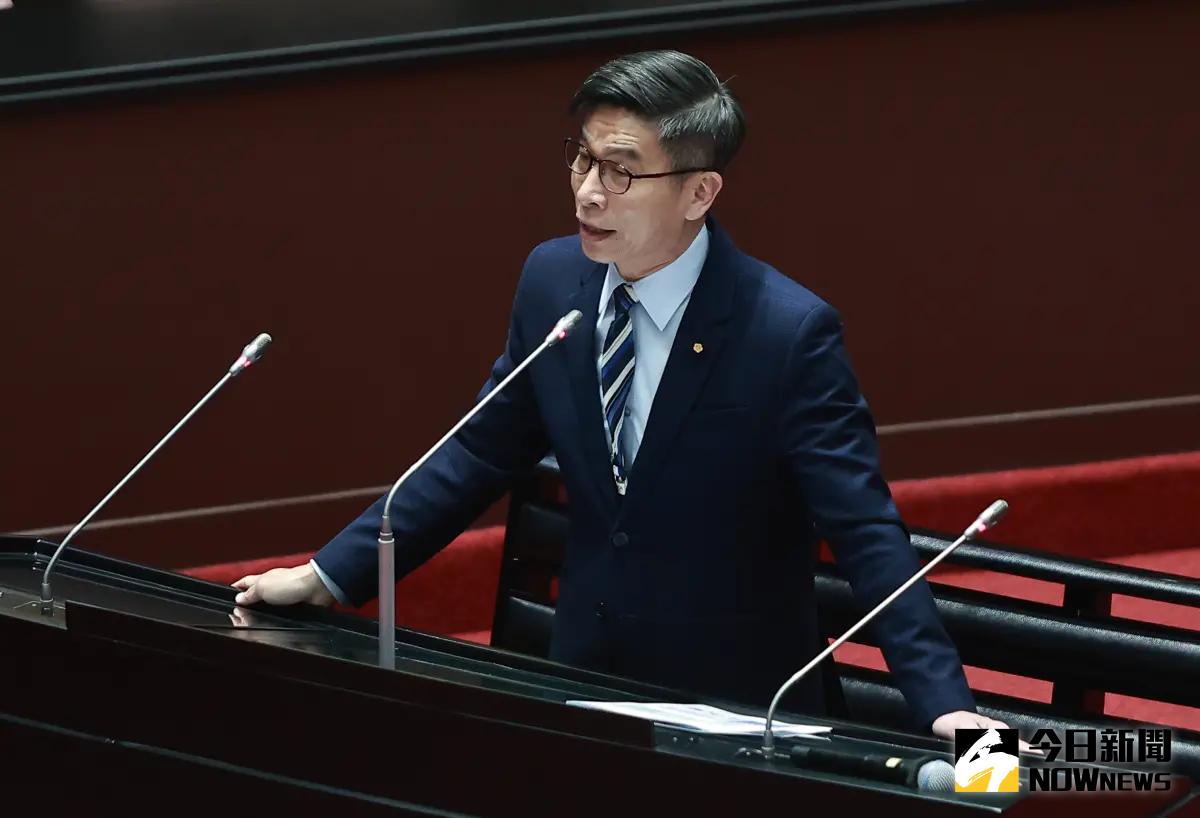▲民進黨立委鍾佳濱立院院會質詢。（圖／記者葉政勳攝 , 2024.07.02）