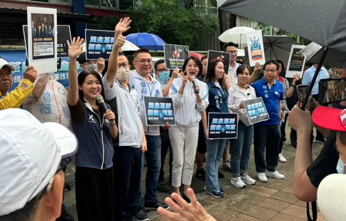 ▲徐巧芯等五立委昨日到吳思瑤選區踩點，進行國會改革宣講。（圖／取自徐巧芯臉書）