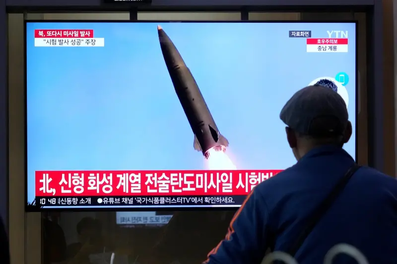 ▲北韓中央通信社報導，北韓昨天成功試射一枚能搭載4.5噸超大型彈頭的新型戰術彈道飛彈。（圖／美聯社／達志影像）