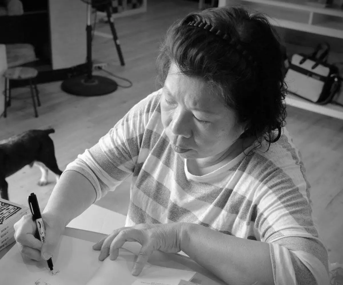 ▲台南包包天后陳碧銀受困火場離世，總統賴清德、前總統蔡英文都曾經拜訪過她。（圖／翻攝Feity創意皮製所臉書）