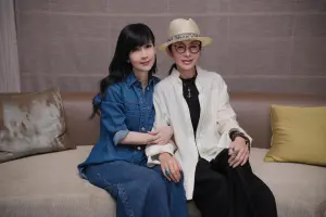 ▲周慧敏(左)勾著張敏的手,兩大巨星惺惺相惜。(圖/周慧敏臉書) ▲周慧敏(左)勾著張敏的手,兩大巨星惺惺相惜。(圖/周慧敏臉書)