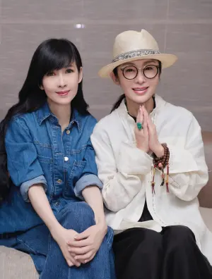 ▲周慧敏(左)、張敏駐顏有術,看不出來已經56歲。(圖/周慧敏臉書) ▲周慧敏(左)、張敏駐顏有術,看不出來已經56歲。(圖/周慧敏臉書)