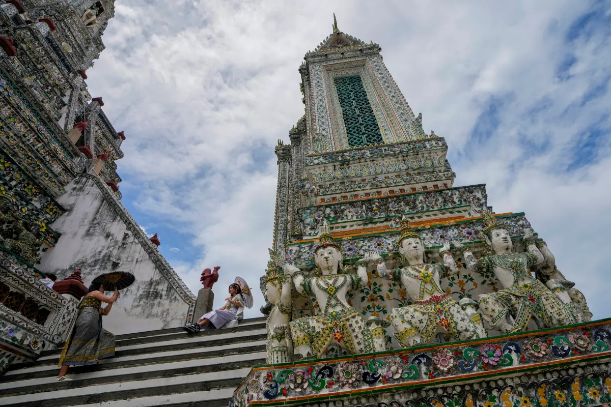▲中國人因王星事件掀起退訂機票潮。圖為泰國曼谷知名寺廟鄭王廟。（圖／美聯社／達志影像）