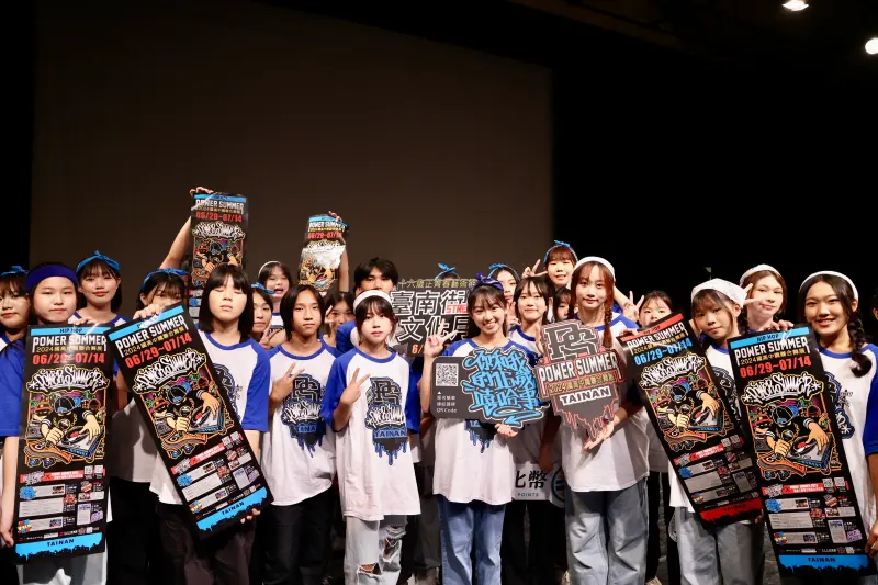 ▲台南市長黃偉哲邀請青少年朋友一起參加以台南獨有的文化傳統「做十六歲」為概念而打造的「十六歲正青春藝術節」系列活動。（圖／台南市政府提供）