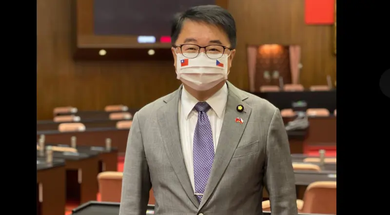 ▲吳秉叡提案修選罷法,稍早又宣布,已暫撤回提案,「拒絕成為國民黨政治鬥爭工具」。(圖/吳秉叡臉書)
