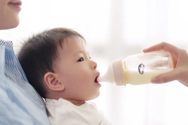 ▲國健署指出，強調不論母乳或配方奶，只要是符合媽媽和寶寶的狀況，都是好的選擇。（資料照／NOWNEWS資料照）