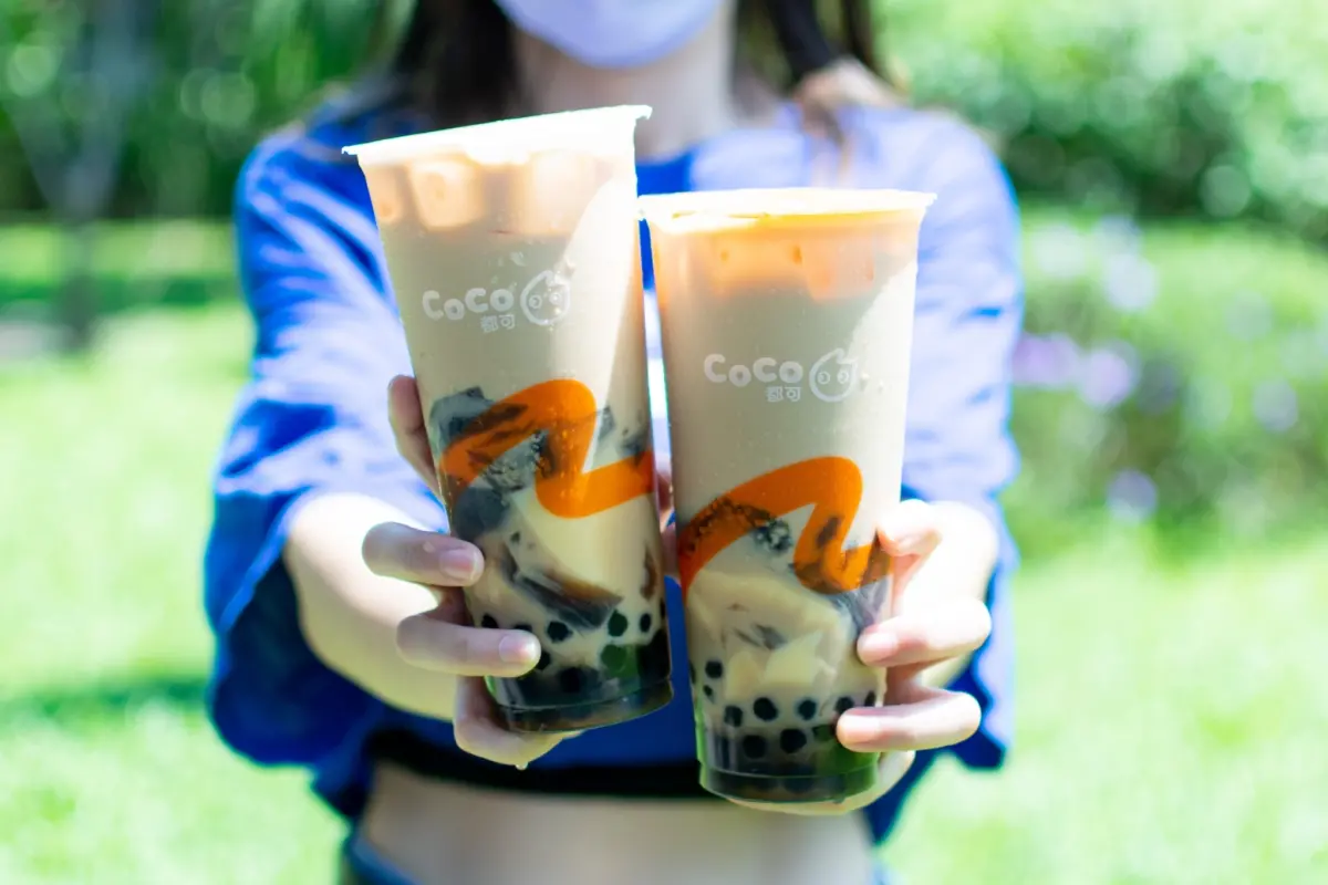 ▲白色情人節手搖優惠！今天先喝CoCo奶茶三兄弟「第二杯10元」週三好友日優惠；大苑子3月13日至3月14日莓好時光、莓好花漾優惠券開搶，先喝道「糯烏龍3杯80元」一次整理。（圖／CoCo都可提供）