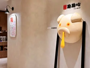 高雄漢神巨蛋「點點心」開幕5天送豬仔流沙包!新菜「買一送一」 ▲「點點心」第16號店進駐高雄漢神巨蛋。(圖/緯豆集團提供)