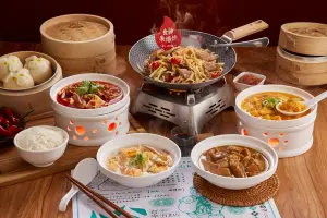高雄漢神巨蛋「點點心」開幕5天送豬仔流沙包!新菜「買一送一」 ▲點點心推出「食神好味」4煲1麵新菜。(圖/緯豆集團提供)