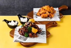 高雄漢神巨蛋「點點心」開幕5天送豬仔流沙包!新菜「買一送一」 ▲「黑蒜嘿皮炸雞」479元。(圖/全家國際餐飲提供)