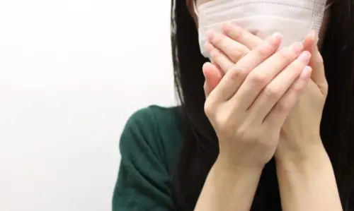 ▲開學季感冒病毒發威,兒童感染科醫師顏俊宇家中2個孩子持續2、3天「酷酷嗽」,讓他也累到快中招,門診更是充滿感冒發燒的病患。(示意圖,非當事人/取自photoAC) ▲開學季感冒病毒發威,兒童感染科醫師顏俊宇家中2個孩子持續2、3天「酷酷嗽」,讓他也累到快中招,門診更是充滿感冒發燒的病患。(示意圖,非當事人/取自photoAC)