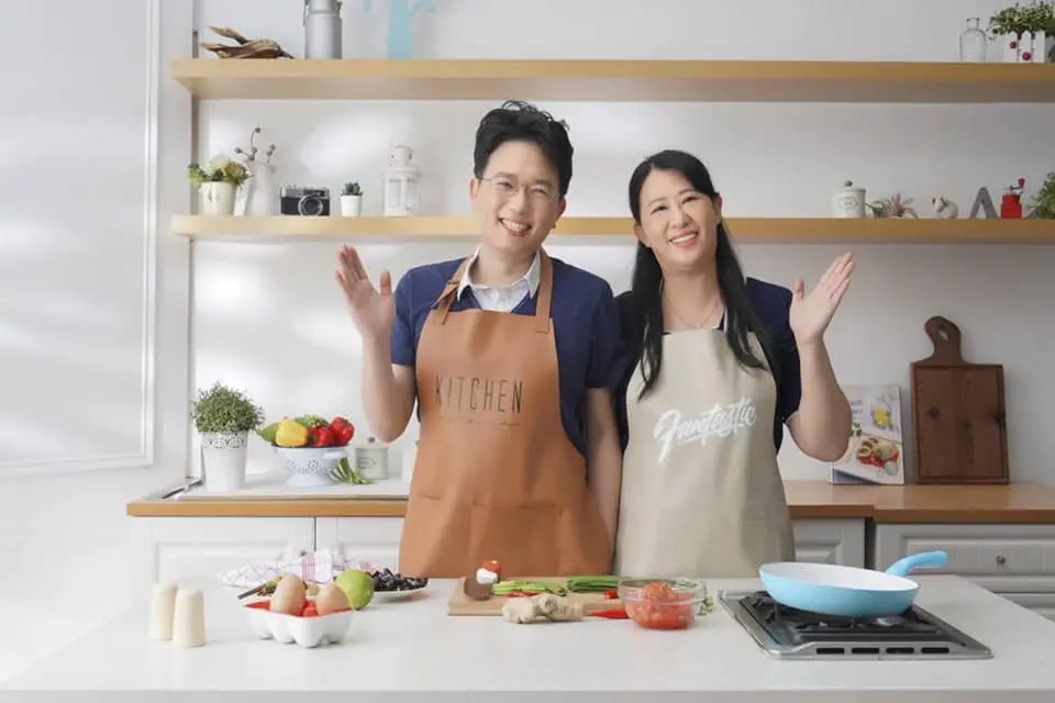 ▲名醫江坤俊（左）被爆和護理師在外過夜，正宮列出3點首發聲：「他每天都有回家。」（圖／江坤俊臉書）