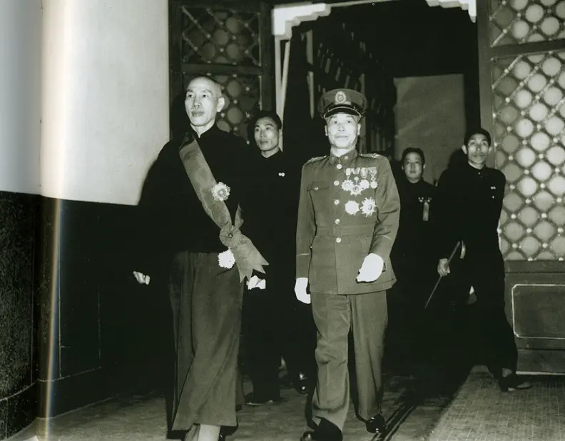 ▲國共內戰期間滯美未歸的代理總統李宗仁（右）是史上首位遭到彈劾、罷免的副總統。（圖／翻攝維基百科）