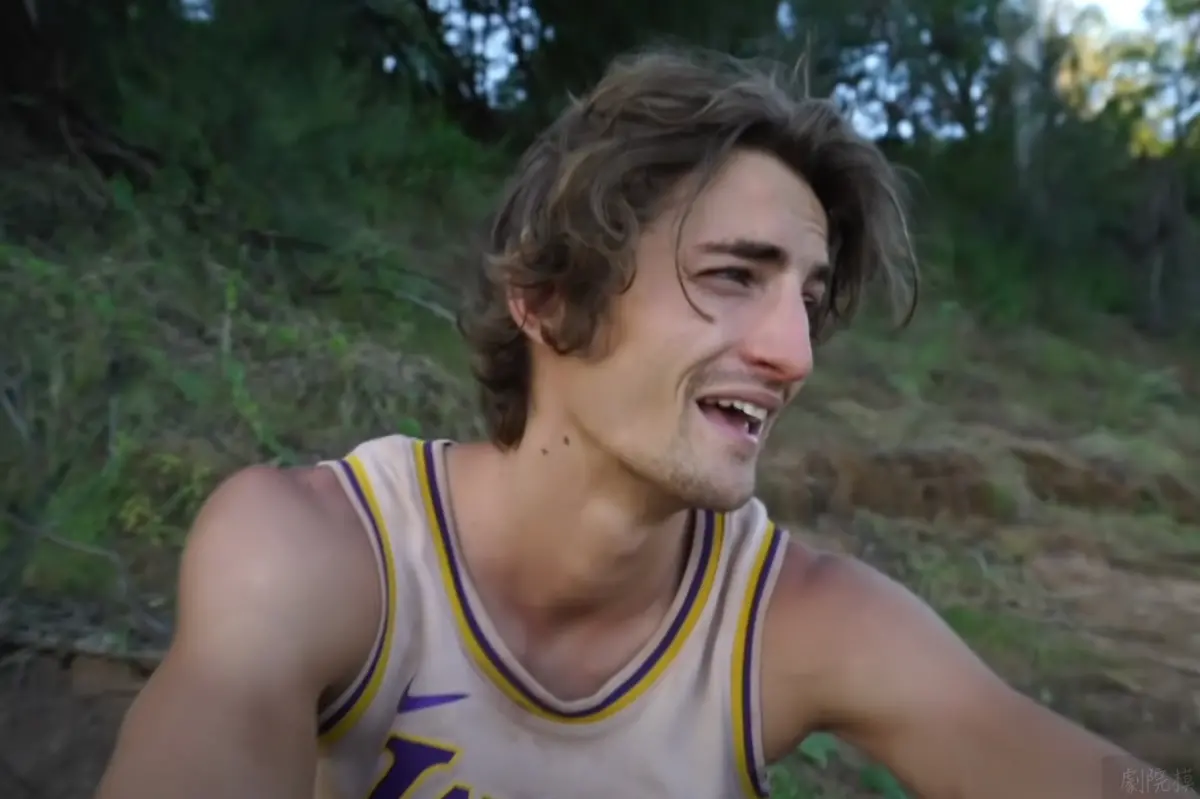 ▲擁有189萬人訂閱的知名YouTuber「信誓蛋蛋」，在3年前憑藉各種瘋狂的野外求生系列爆紅。（圖為成員鋼蛋/信誓蛋蛋YT）