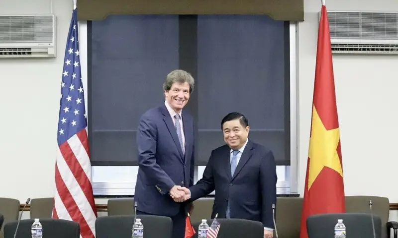 ▲越南經濟部長與眾多美國企業高階管理層以及美國官員會面，包括微軟、Marvell和Google。（圖／翻攝自臉書）
