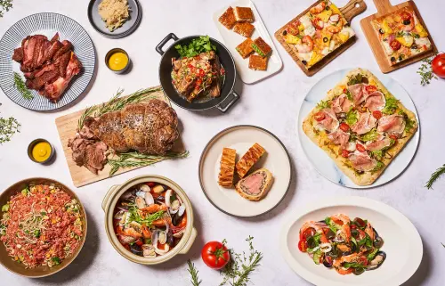 台北新板希爾頓酒店「悅.市集」自助餐廳即日起至7月31日,凡兩人同行用餐,憑身分證數字集滿4個「7」即享77折優惠,能無限吃威靈頓牛排、松葉蟹美式海鮮桶等菜色。(圖/台北新板希爾頓提供) ▲台北新板希爾頓酒店「悅.市集」自助餐廳即日起推出兩人同行用餐,憑身分證數字集滿4個「7」即享77折優惠,能無限吃威靈頓牛排、松葉蟹美式海鮮桶等菜色。(圖/台北新板希爾頓提供)