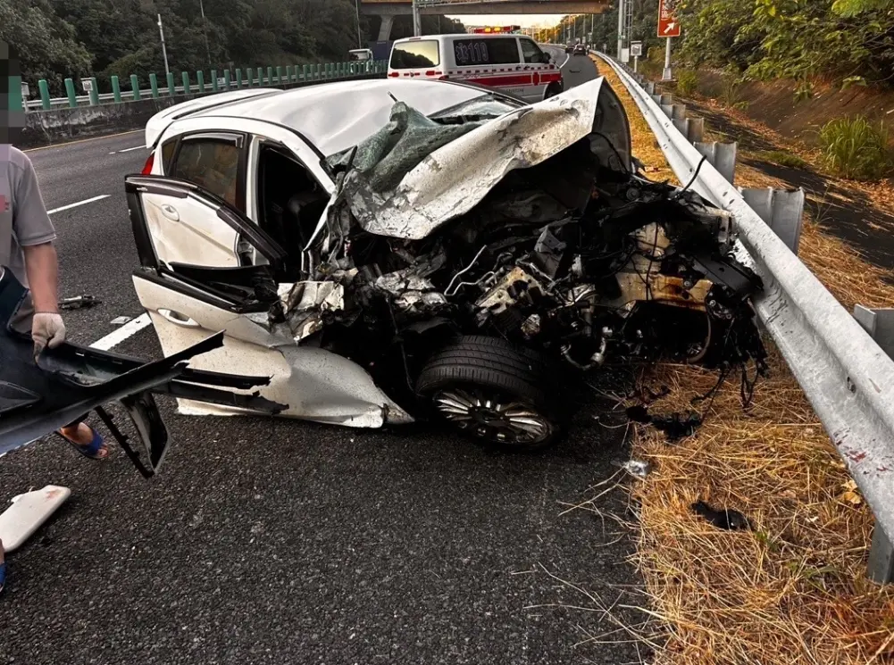 ▲國道3號台中沙鹿段今晨發生4車連環撞車禍，導致1名男子一度命危，所幸送醫後恢復生命跡象。