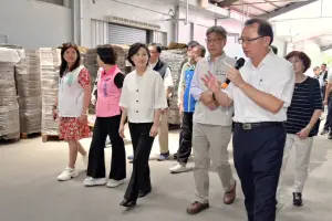 麥玉珍自爆偷帶紅龍果回越南 黃揚明批白:拿國家名器來新生訓練