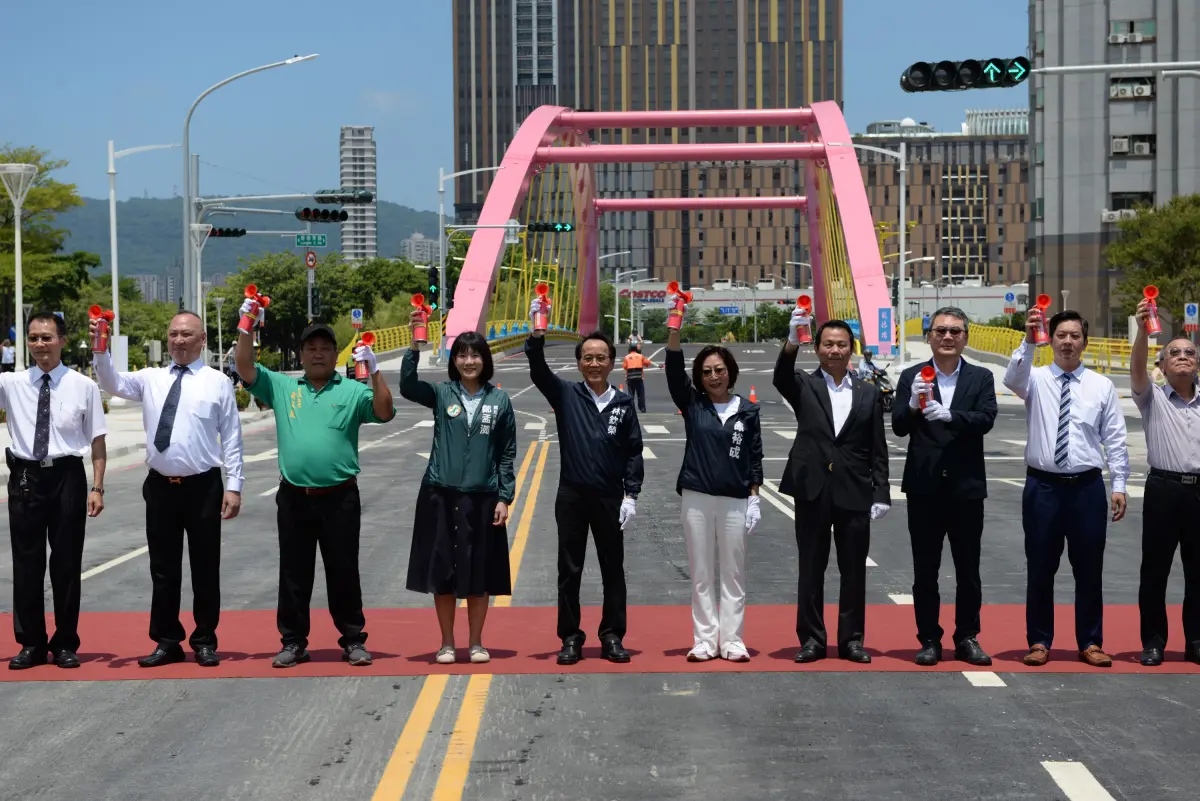 ▲第107期市地重劃區龍德東路於今（4）日上午舉辦通車典禮，由副市長林欽榮主持，民意代表、里長及在地鄉親共同見證。（圖／高市府地政局提供）