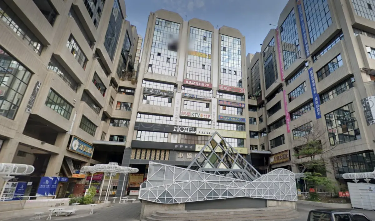 ▲台中市火車站、東協廣場商圈一處商旅，今天傳出一名34歲男子陳時在房內。（圖／翻攝googlemap）