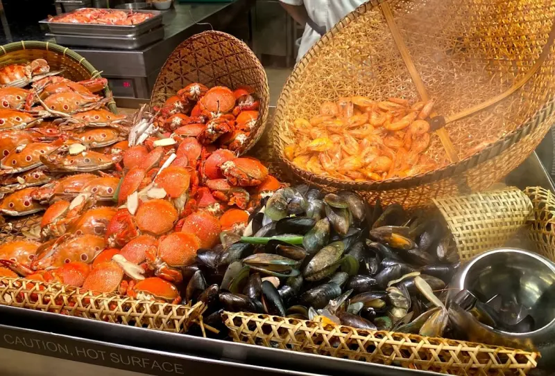 ▲buffet餐廳因為提供食材多元，民眾用餐可以憑自己喜愛以及口味選擇各種食物，尤其海鮮類食物更受歡迎。（圖/Google評價）