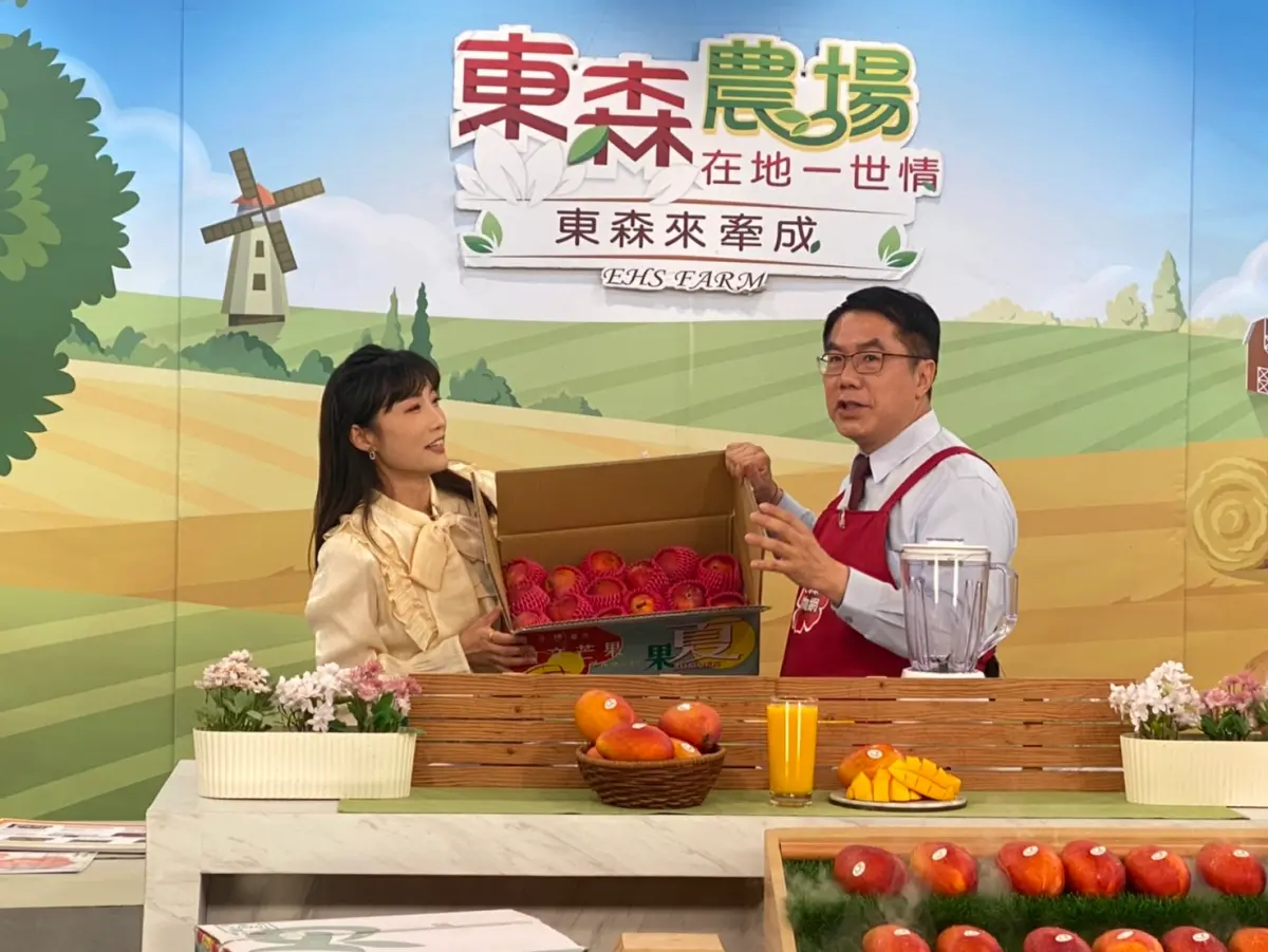▲台南黃偉哲現身電視購物直播叫賣12000公斤20000箱芒果40分鐘完售。(圖／台南市政府提供)