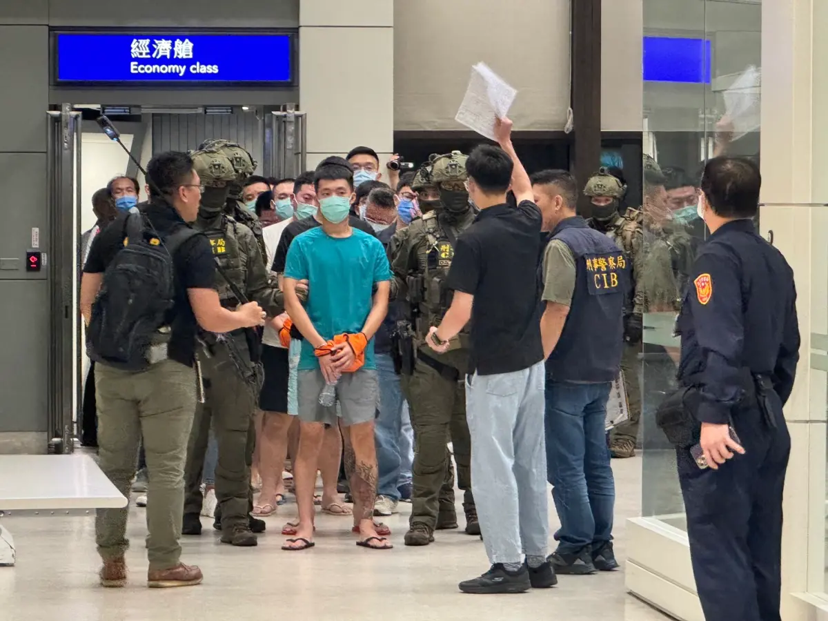 ▲102台人峇里島涉詐被逮！台印啟動跨境合作　11通緝犯今晚抵台歸案（圖／翻攝畫面）
