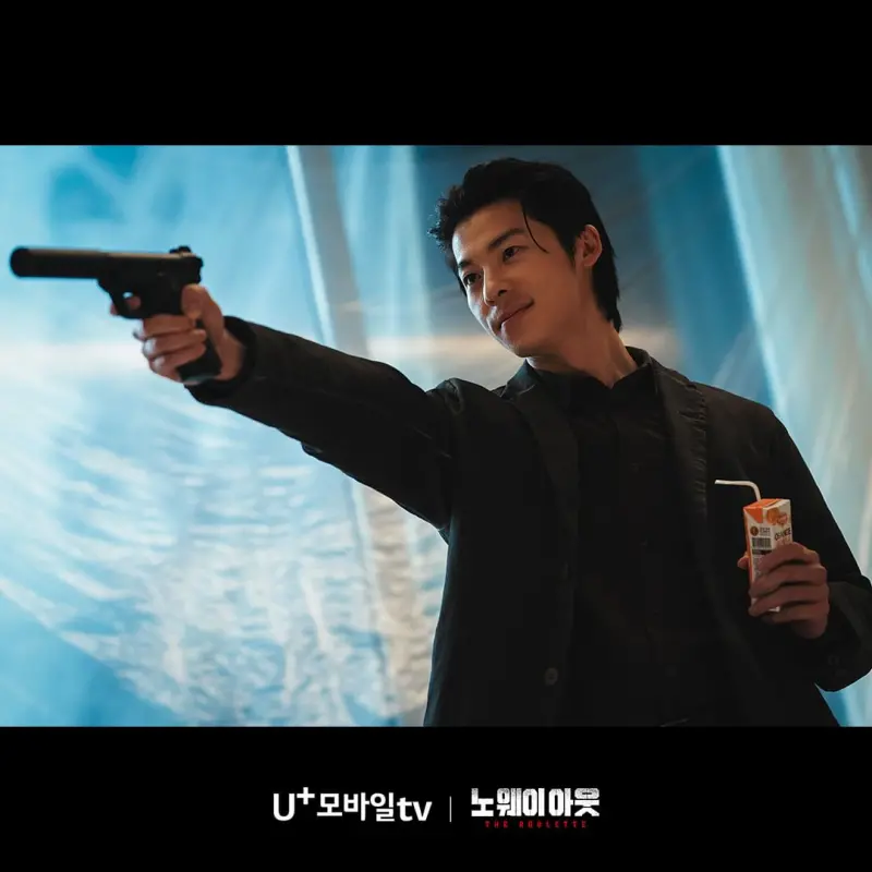 ▲許光漢首度飾演反派，殺手模樣意外令觀眾著迷。（圖／X+U series IG）