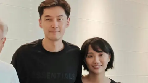 ▲胡歌（左）和黃曦寧（右）結婚4年，感情穩定甜蜜，已生下一兒一女。（圖／翻攝自微博@新浪娛樂）