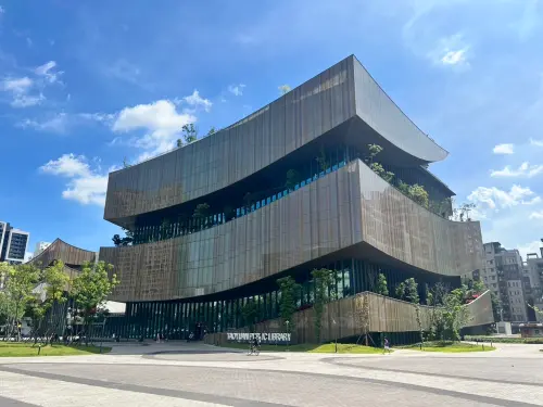 ▲桃園市立圖書館總館（圖／有巢氏房屋提供）