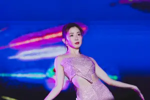 郭書瑤露E級深溝、小蠻腰現身！自曝感情狀況：下個月要離開台灣
