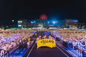 ▲FTIsland終於「到南部弄假牙」，不過演唱到〈The Night〉的時候，麥克風突然失聲。（圖／寬寬整合行銷提供）