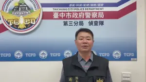 熟女墜情網260萬投資泰達幣 警攔詐團「行動洗錢機」 ▲中市第三分局偵查隊長謝志遠,說明愛情交友詐騙投資的手法(圖/記者鄧力軍攝)