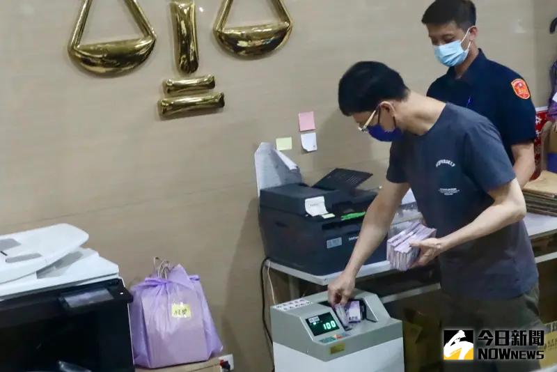 ▲鄭文燦裁定500萬交保、限制住居，律師30分鐘火速籌獲保釋金。（圖／記者嚴俊強攝，2024.07.06）