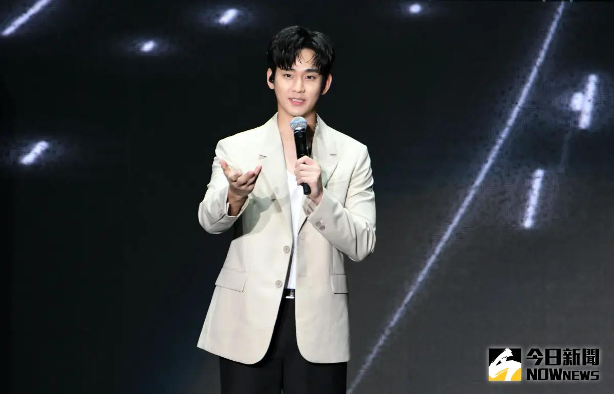 ▲金秀賢爆出與金賽綸的緋聞八卦，震撼各界。現在又被挖出早在4年多前已經遭影射是「喜歡跟年紀幼小女生交往的大牌」，除了金賽綸外還有過另兩位小女友。（圖／翻攝PRIZM）