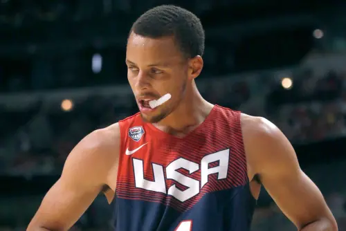 Stephen Curry生涯首次代表美國男籃出征奧運,老對手「詹皇」LeBron James期待和他當隊友,見面時直說:「是時候了」 ▲Stephen Curry生涯首次代表美國男籃出征奧運,老對手「詹皇」LeBron James期待和他當隊友,見面時直說:「是時候了」。(圖/美聯社/達志影像)