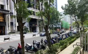 本月6日下午,高雄市鼓山區美術東六街某大樓,驚傳衣櫃藏屍命案,許男遭陳男持鐵棍毆打致死,屍體對折藏衣櫃至少2天,全案積極偵辦中。(圖/翻攝畫面) ▲本月6日下午,高雄市鼓山區美術東六街某大樓,驚傳衣櫃藏屍命案,許男遭陳男持鐵棍毆打致死,屍體對折藏衣櫃至少2天,全案積極偵辦中。(圖/翻攝畫面)