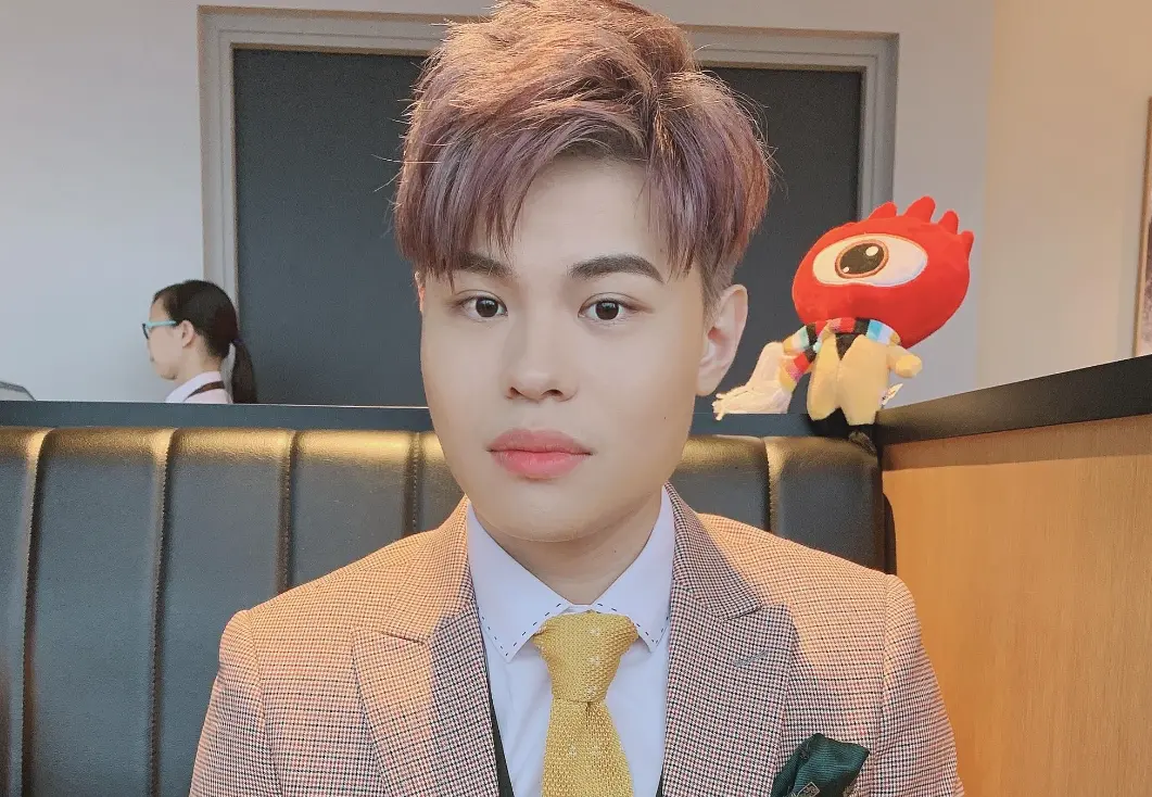 ▲聖結石表示，自己對於蘿拉的AB合約爭議完全不知情。（圖／翻攝聖結石IG）